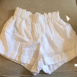 White linen shorts! THE BEST